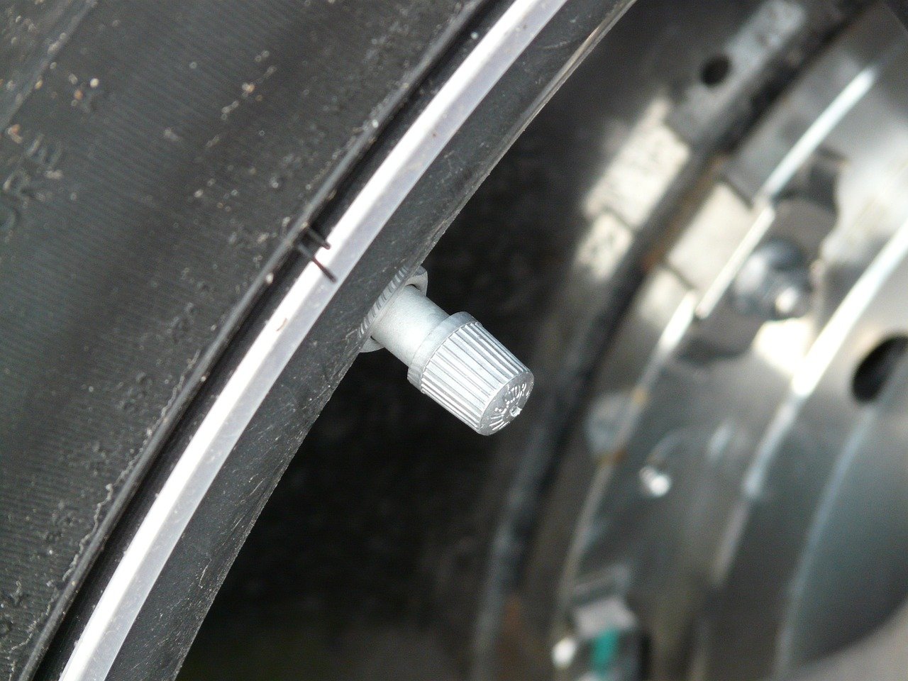 Beginners Guide To Checking And Maintaining Tire Pressure